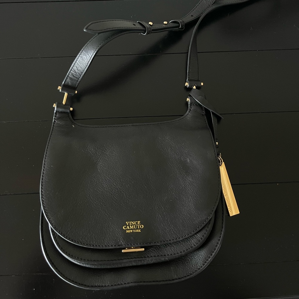 VINCE CAMUTO leather purse w adjustable strap